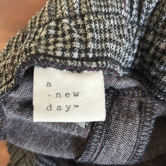 A New Day | Cropped dark gray plaid Pants elastic waist - Picture 10 of 14